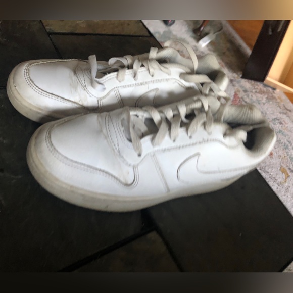 Clean Nikes - Picture 2 of 7